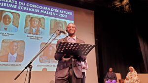 Kémoko Diabaté, étudiant en L2 Journalisme à l’École supérieure de Journalisme et des Sciences de la Communication (ESJSC), a été primé à la 1ère édition du Concours d’écriture “Jeune écrivain malien”, organisée par l’Institut français du Mali.