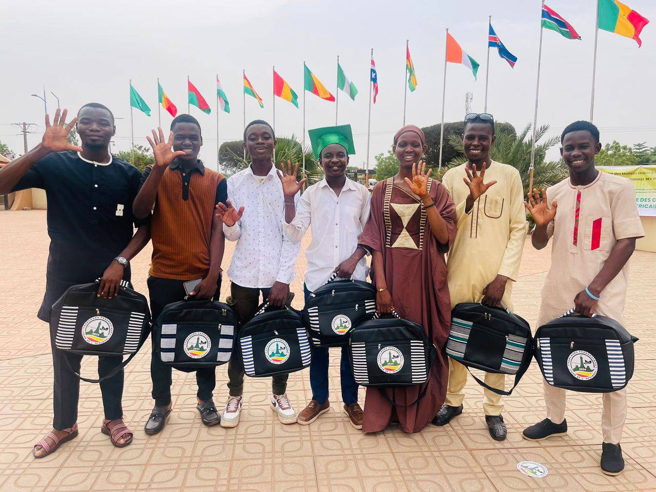 425434286_866425572167186_5017309889604419355_n